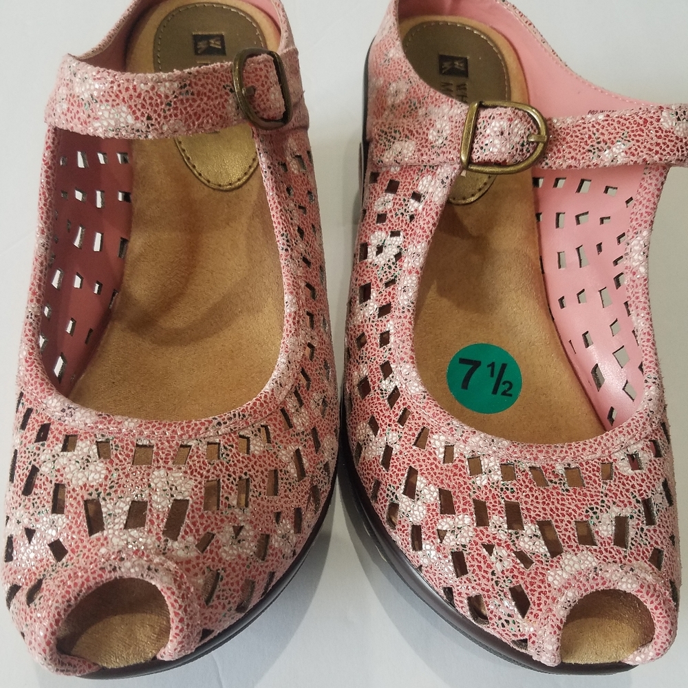 NEW White Mountain Marvy Cherry Blossom Mule